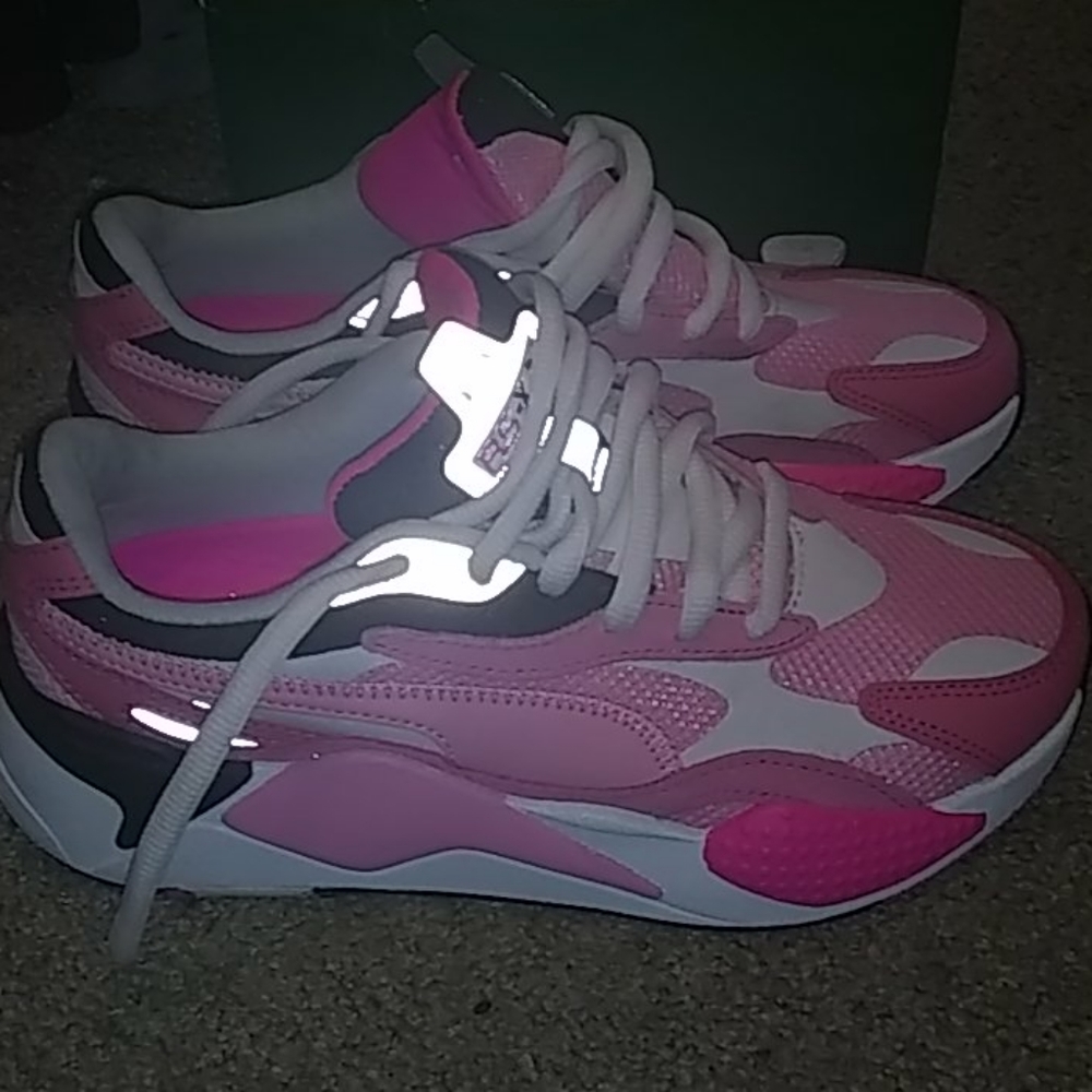 Sneakers - Picture 5 of 7